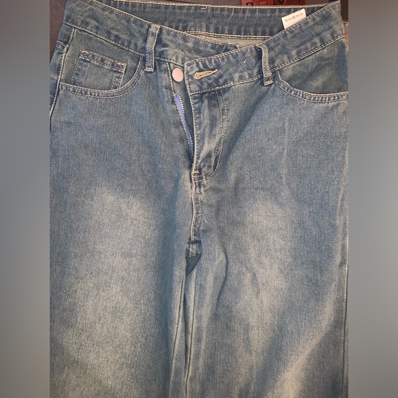 Faded blue jeans - Picture 3 of 3